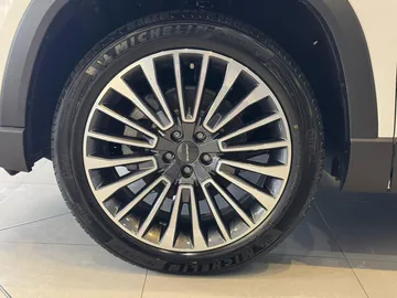 Купить Soueast S09 Белый 2.0T 4WD AT (197 л.с.) от 3399000 ₽. в Краснодаре